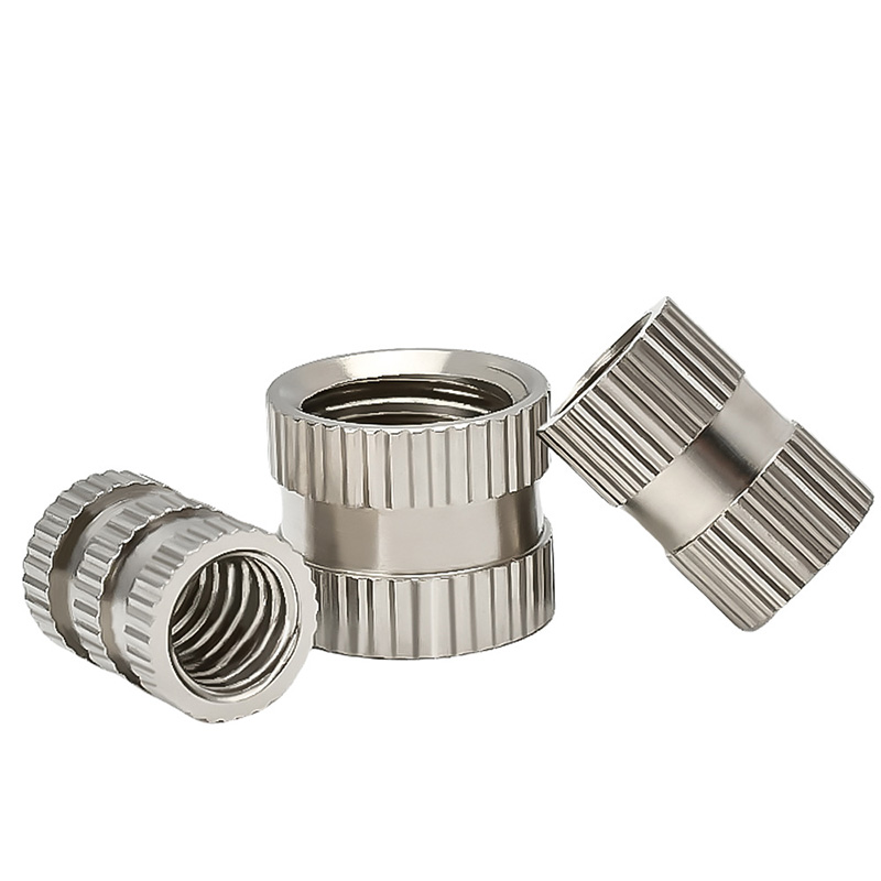 Dado con inserto incorporato