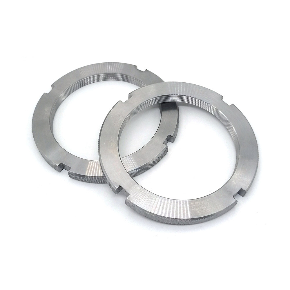 Dadi tondi con intaglio completamente filettati