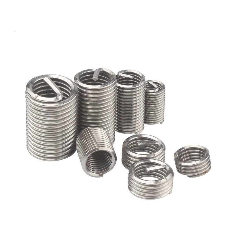 Vite con manicotto filettato interno esterno